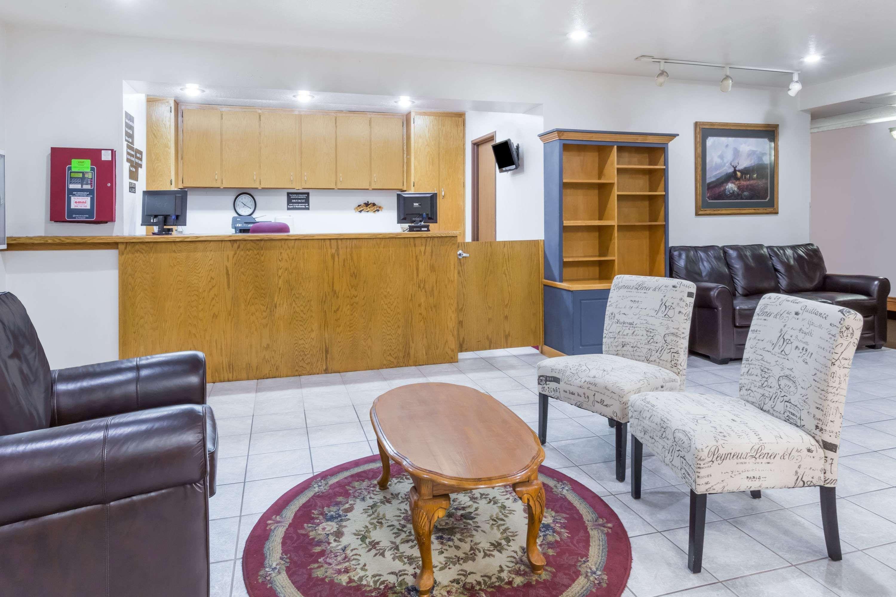 Super 8 By Wyndham Rexburg Otel Dış mekan fotoğraf