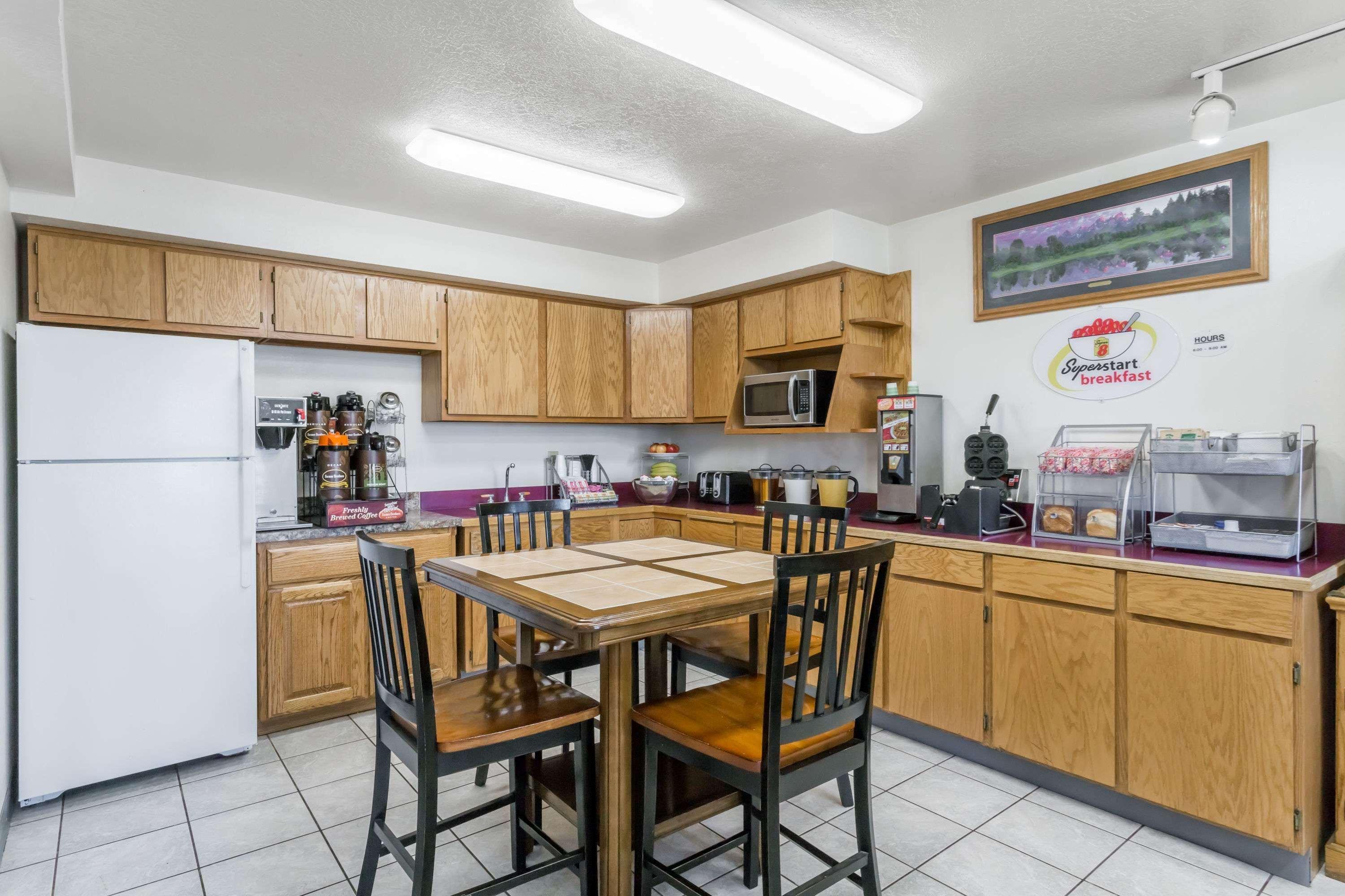 Super 8 By Wyndham Rexburg Otel Dış mekan fotoğraf