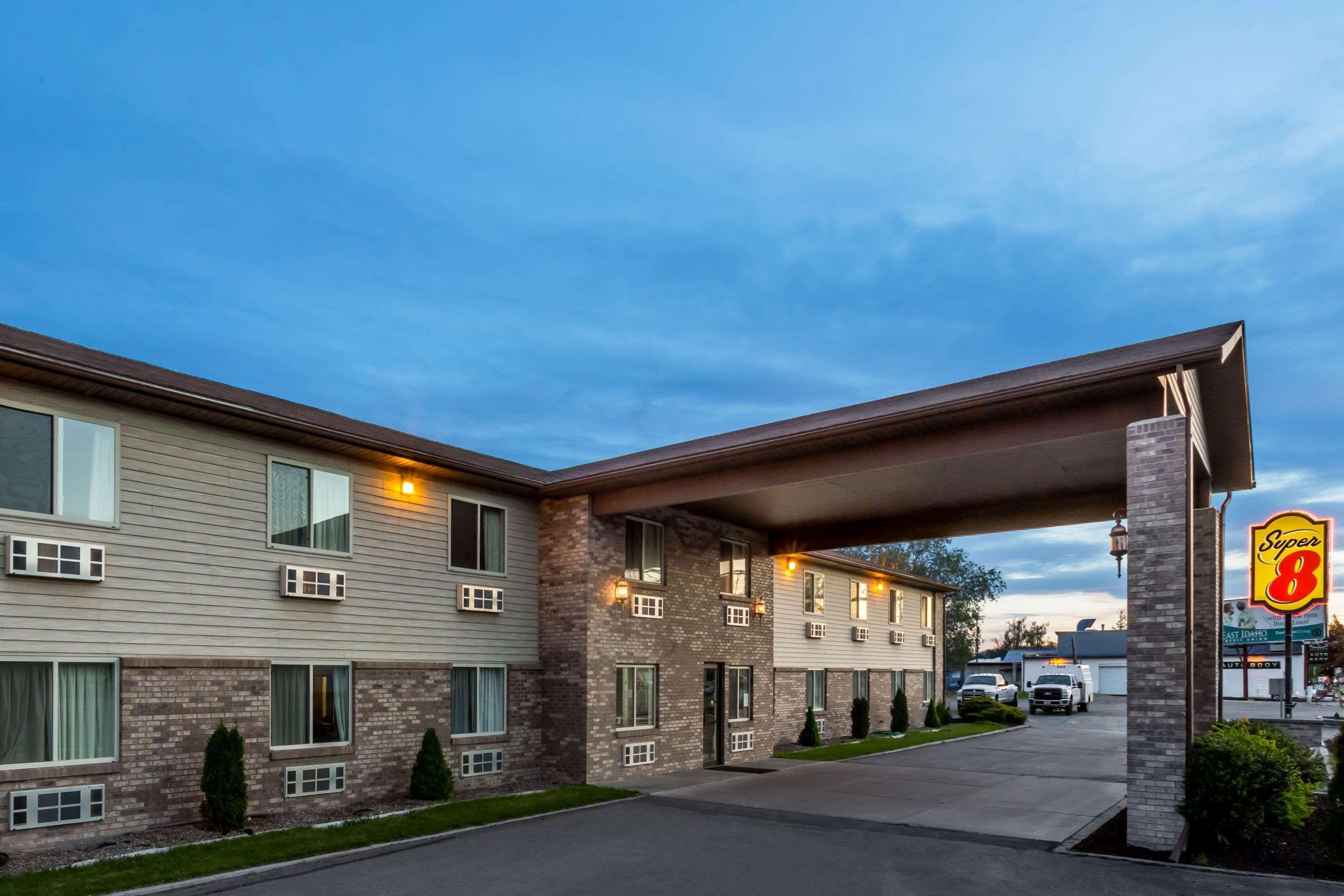 Super 8 By Wyndham Rexburg Otel Dış mekan fotoğraf