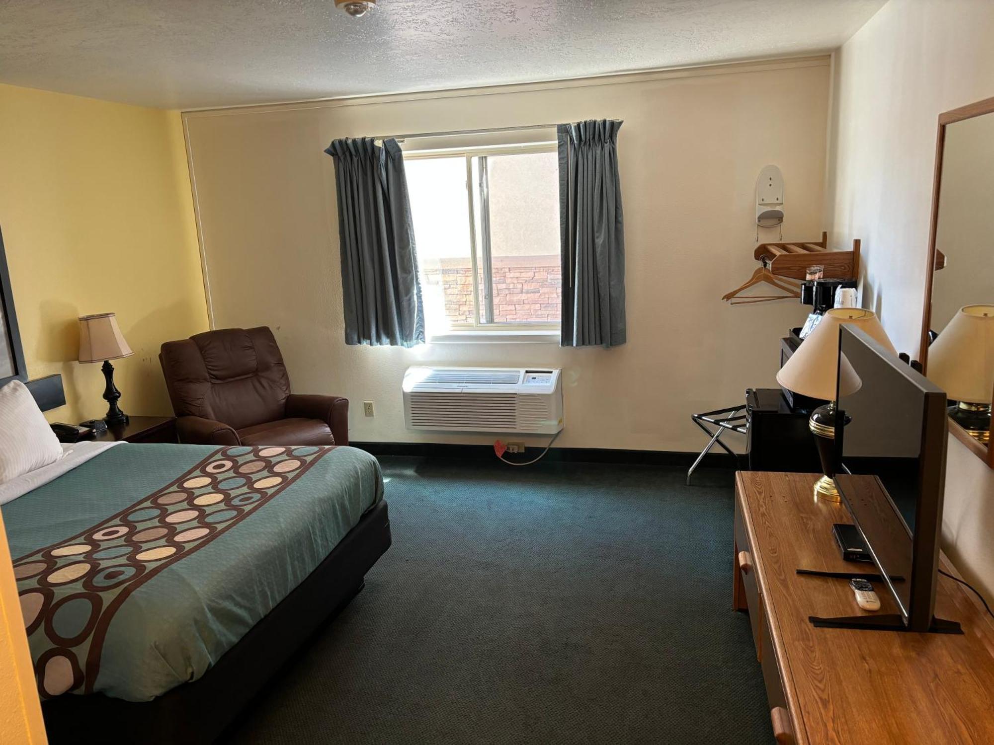 Super 8 By Wyndham Rexburg Otel Dış mekan fotoğraf