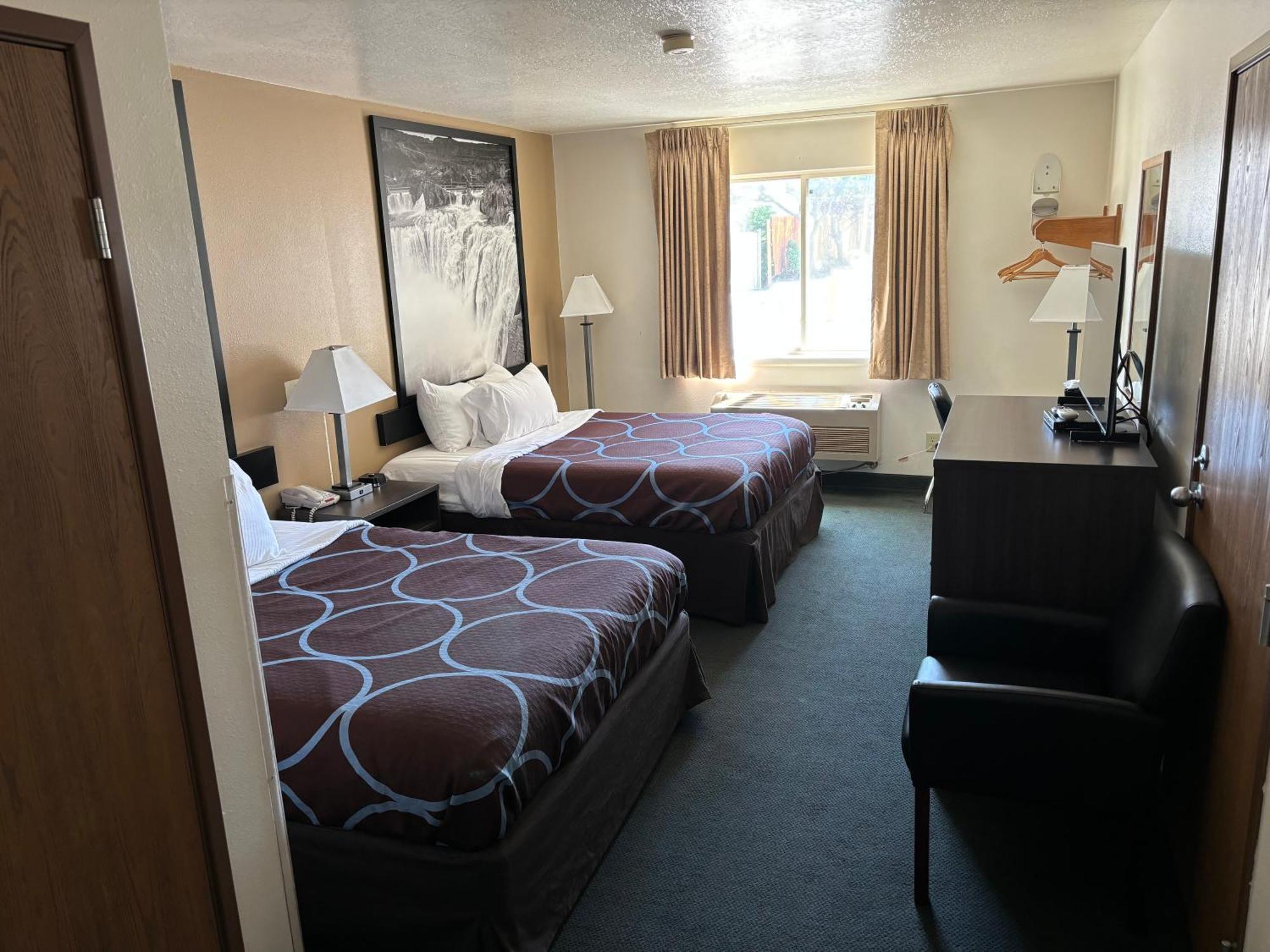 Super 8 By Wyndham Rexburg Otel Dış mekan fotoğraf