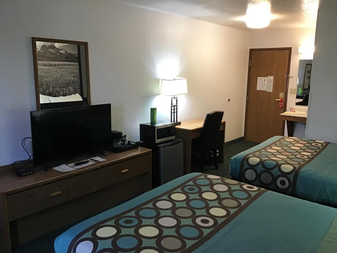 Super 8 By Wyndham Rexburg Otel Dış mekan fotoğraf